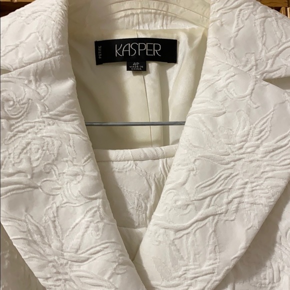 Classy Kasper 3 piece Suit - Picture 2 of 8